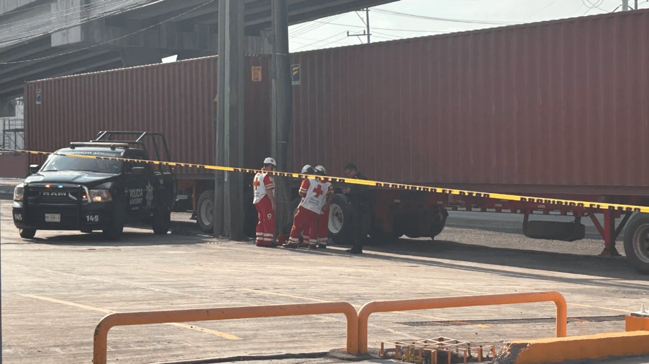 Muere hombre atropellado por tráiler en Ruiz Cortines