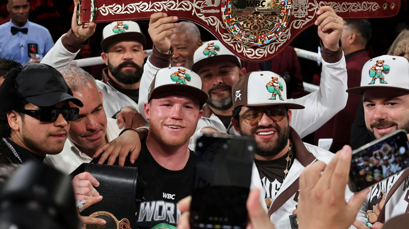 'Canelo' vence a Berlanga y retiene sus títulos mundiales