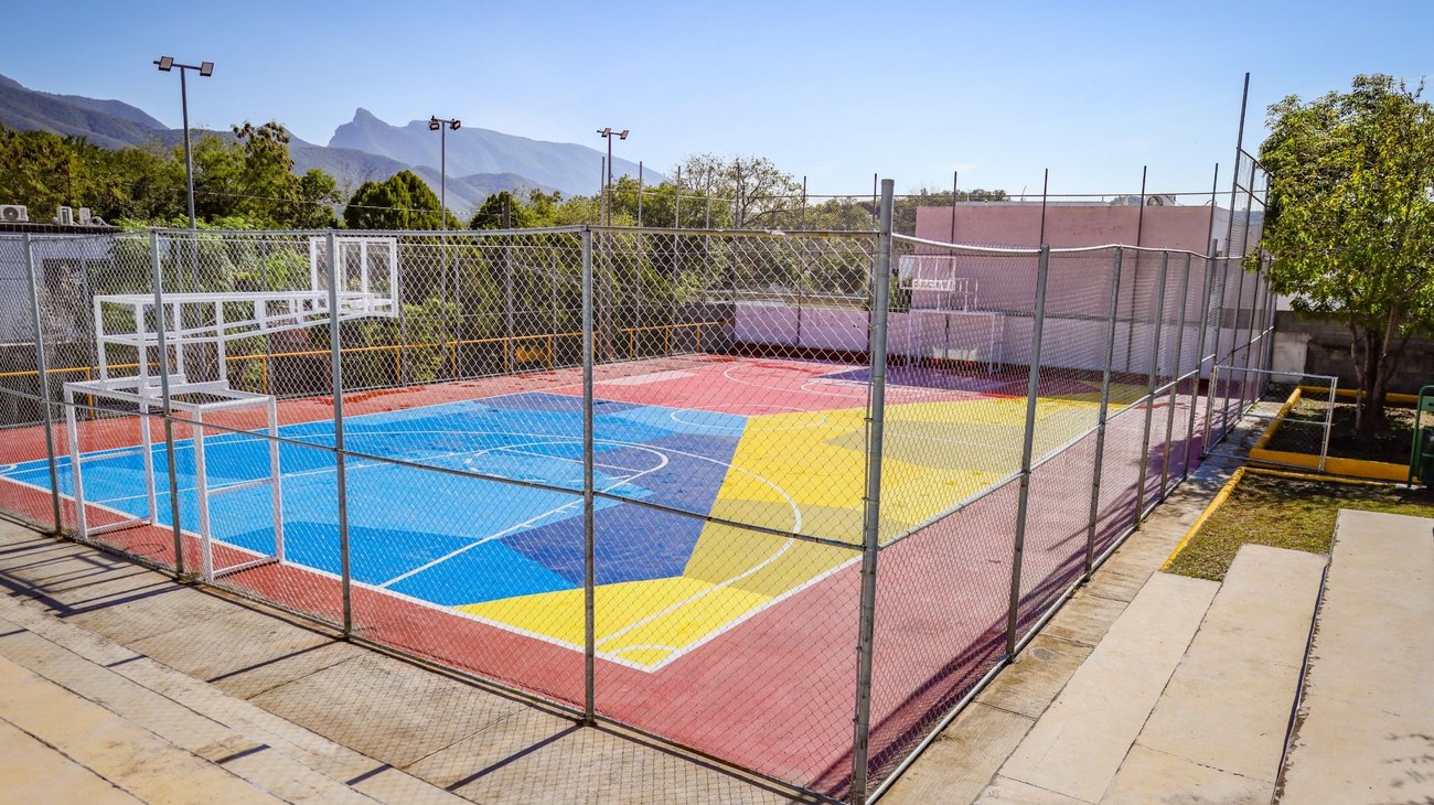 Inauguran nueva plaza principal en La Cieneguilla, Santiago