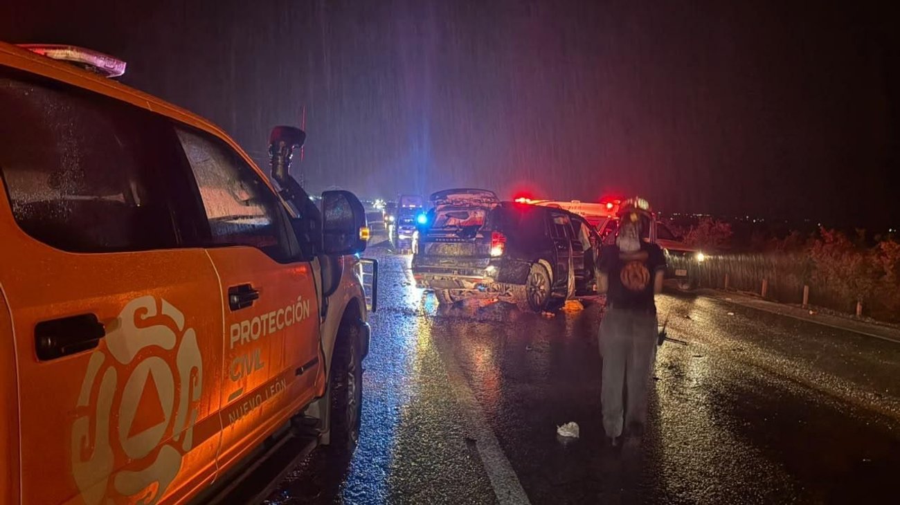 Choque frontal deja un muerto en la carretera Monterrey-Laredo