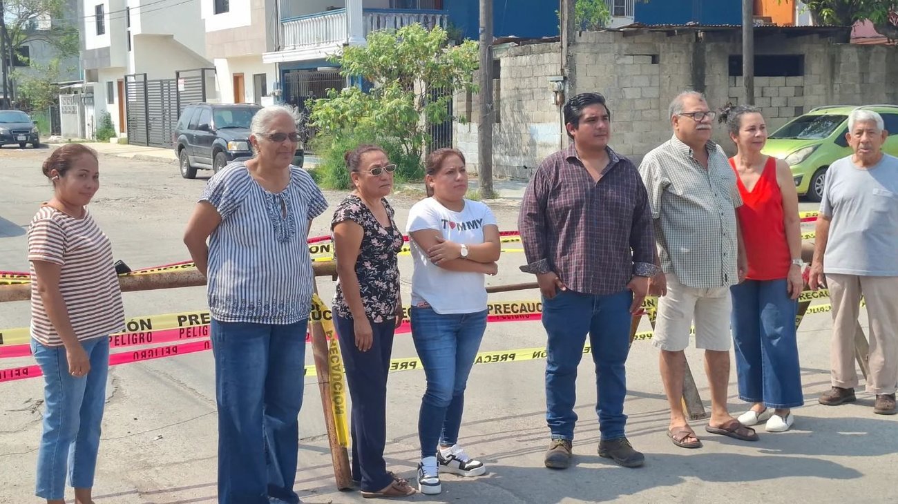 Vecinos bloquean calles por obras inconclusas de Comapa