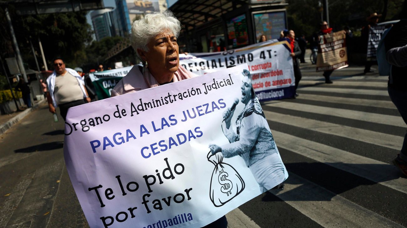 Exjueces protestan por el pago de su indemnización en todo México