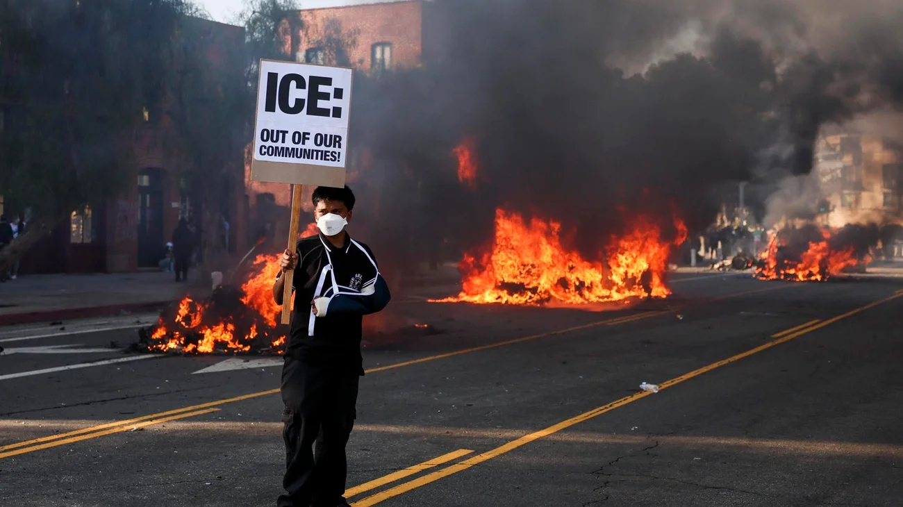 Al menos cinco taxis fueron quemados en manifestaciones de LA