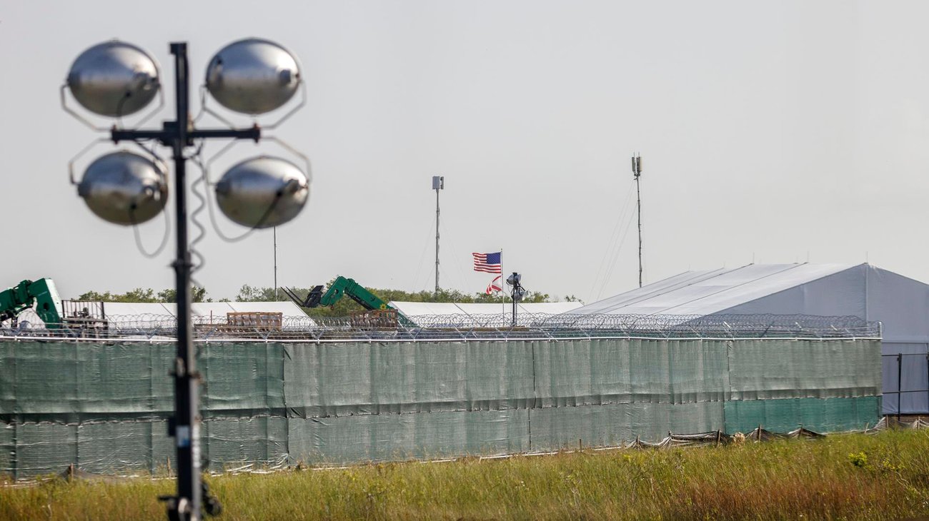 Cónsul confirma 78 mexicanos detenidos en 'Alligator Alcatraz'