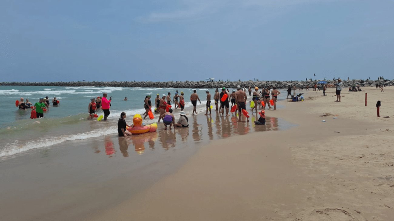 Nadadores promueven competencias en Playa Miramar