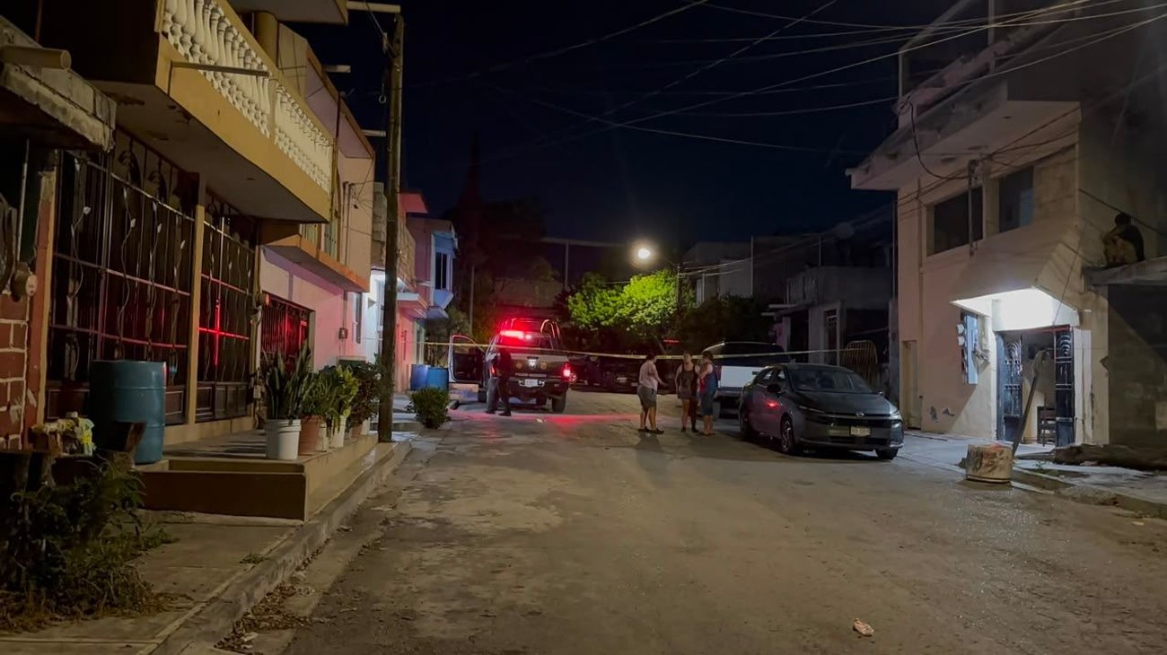 Lo atacan a balazos en la vía pública en Escobedo