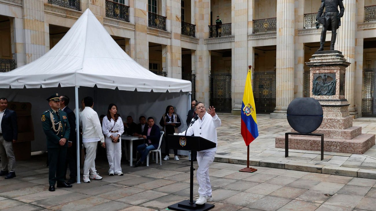 Petro vota en elecciones presidenciales en Colombia