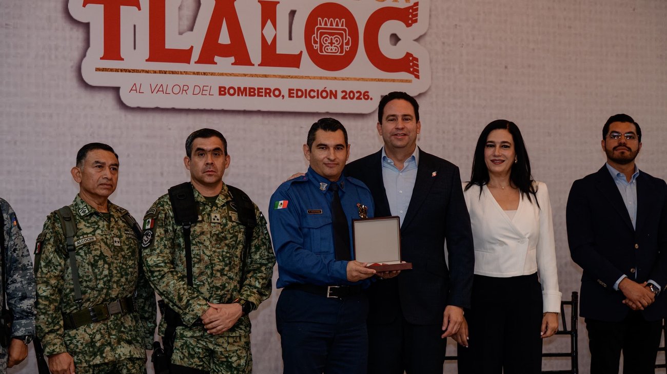 Reconoce Javier Díaz valor y entrega de Bomberos de Saltillo
