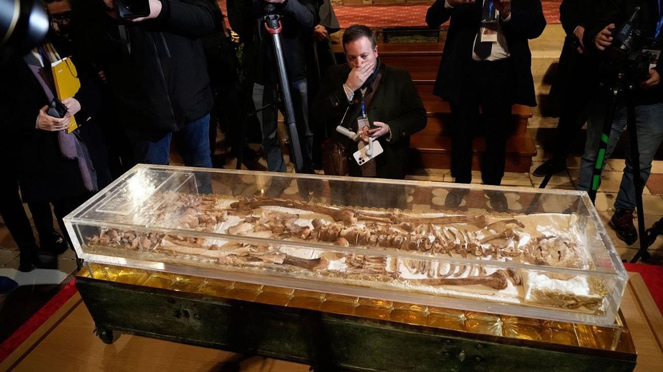 Exponen por primera vez restos de San Francisco de Asís