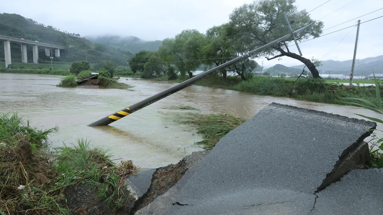10 muertos y casi 13,000 evacuados por lluvias en Corea del Sur