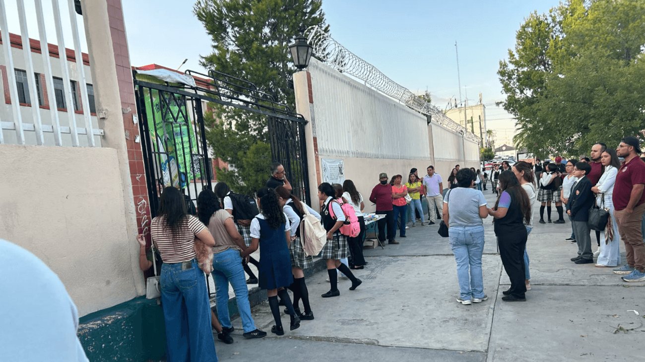 Estudiantes regresan a clases entre emociones en Saltillo