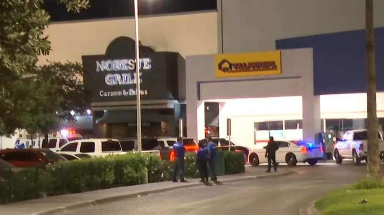 Ejecutan a un hombre en restaurante de Escobedo; hieren a 2