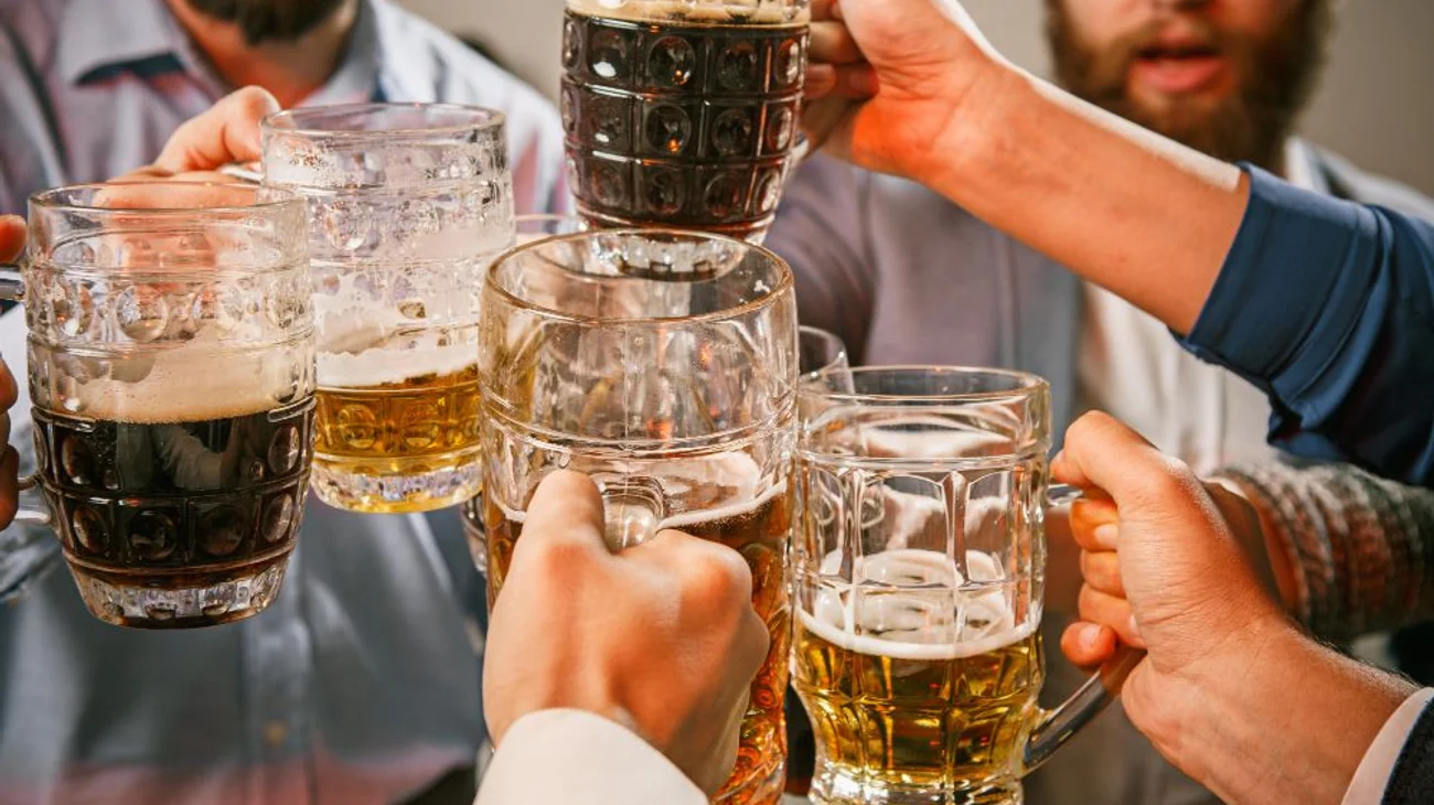 Cuatro de cada 10 adultos consumen de forma excesiva alcohol