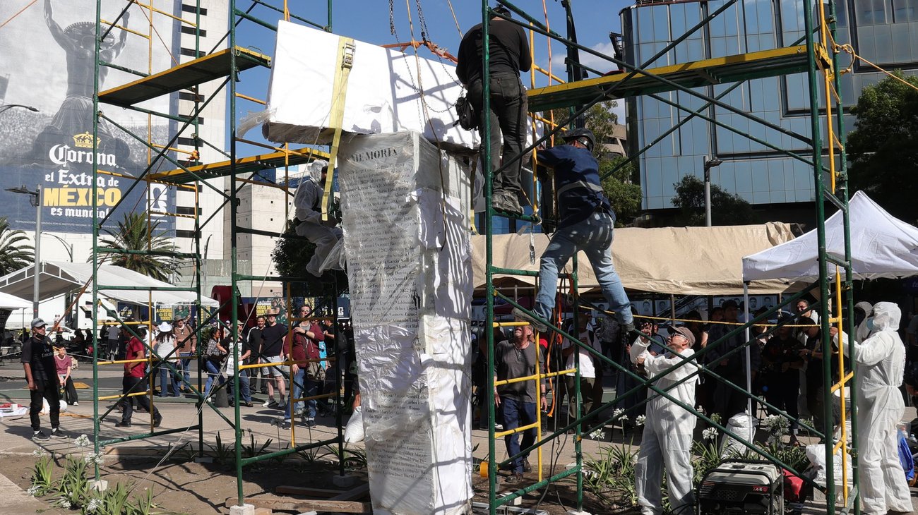 Instalan antimonumento por periodistas desaparecidos en CDMX