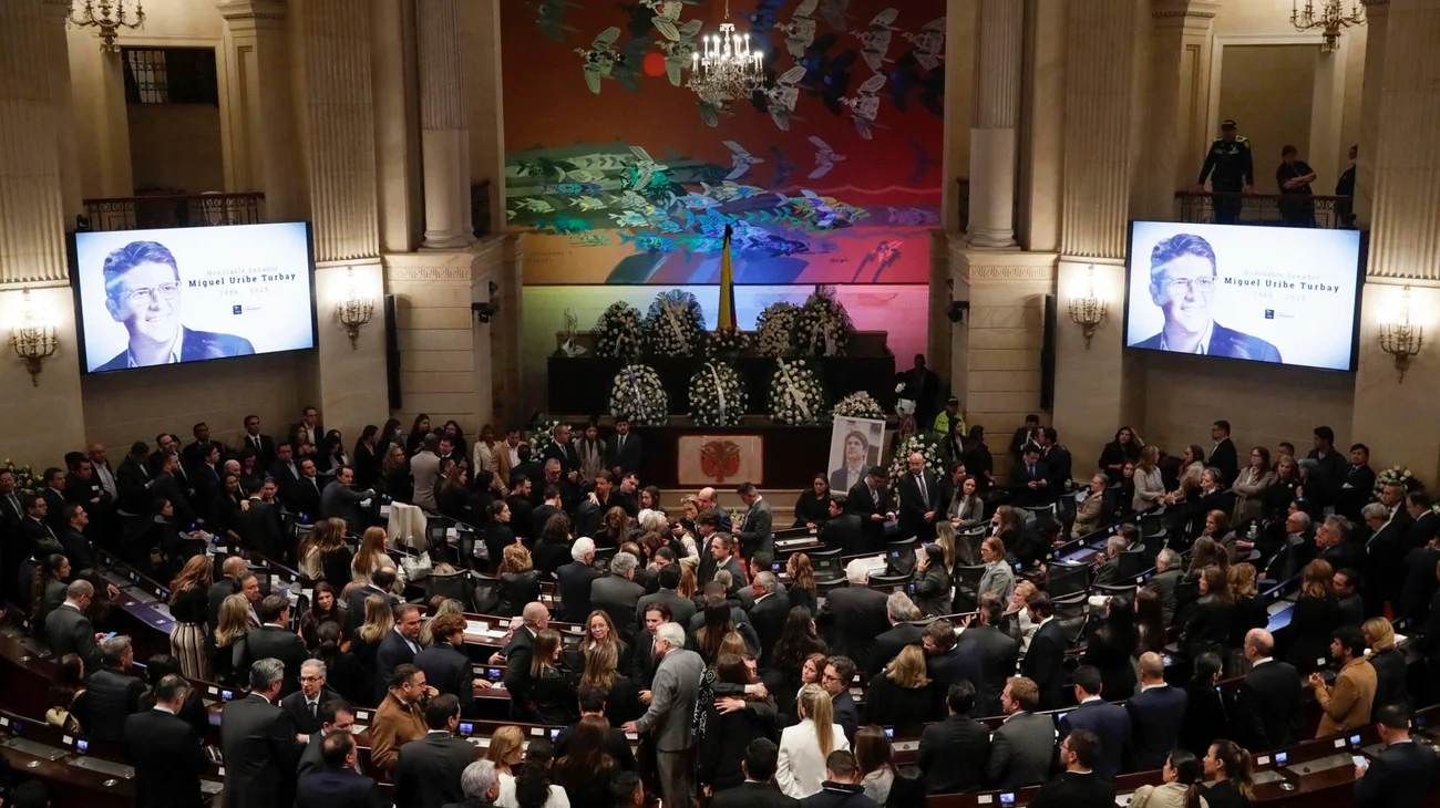 Colombia despide en el Capitolio al senador Miguel Uribe