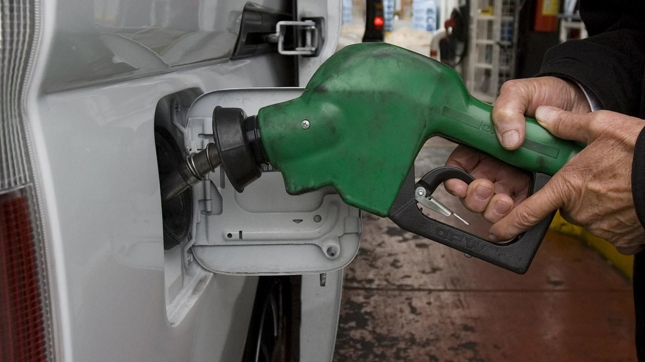 Denuncian a estaciones de gasolina por vender litros incompletos