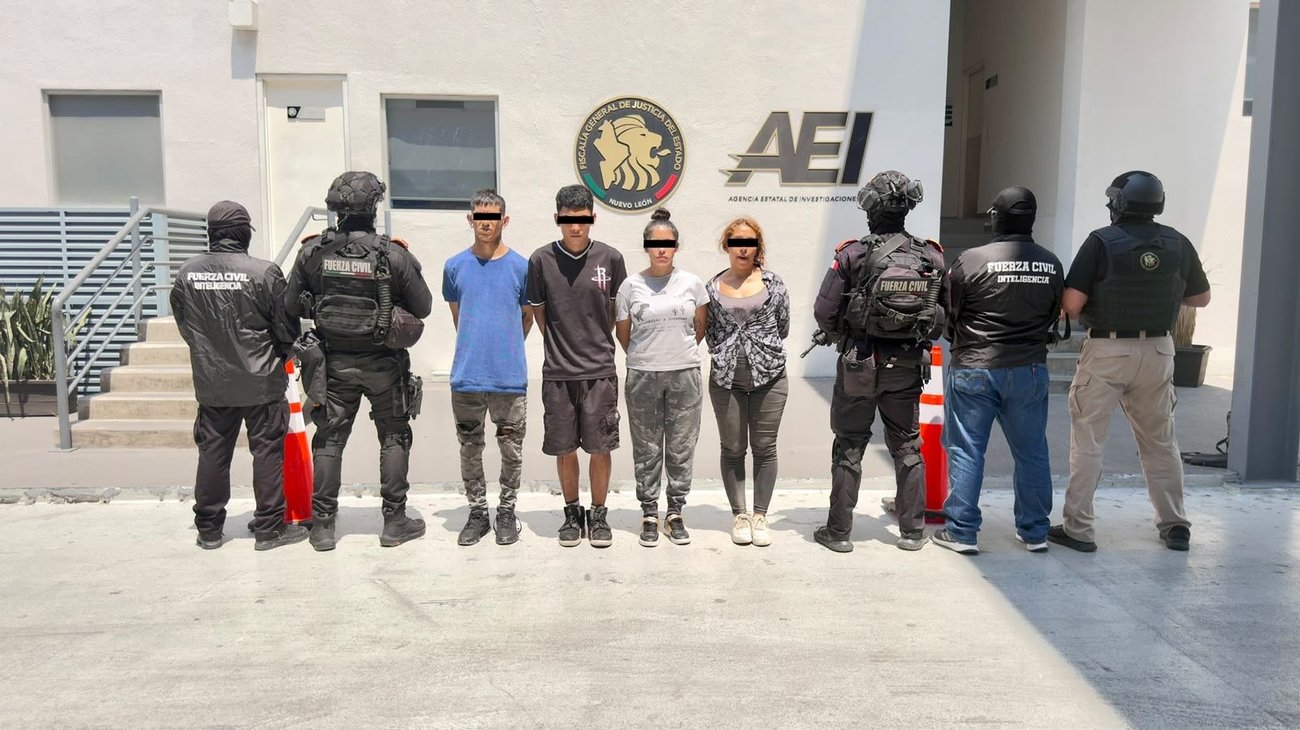 Detienen a cinco con armas y droga al sur de Monterrey