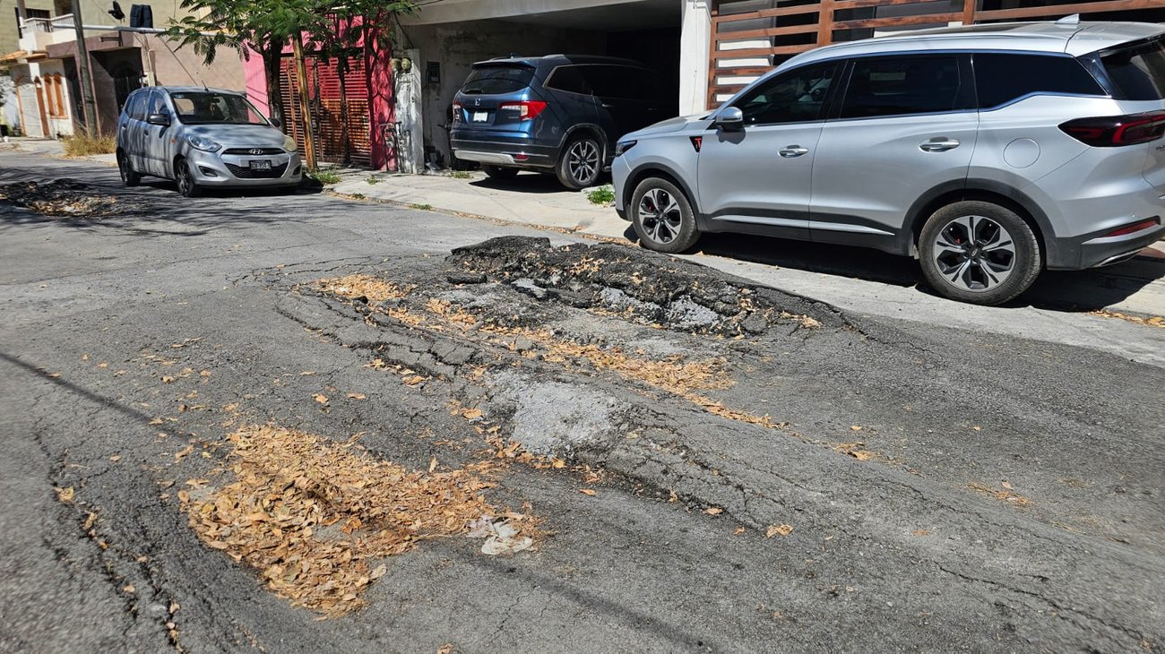 Reportan hundimiento de carpeta asfáltica en Guadalupe