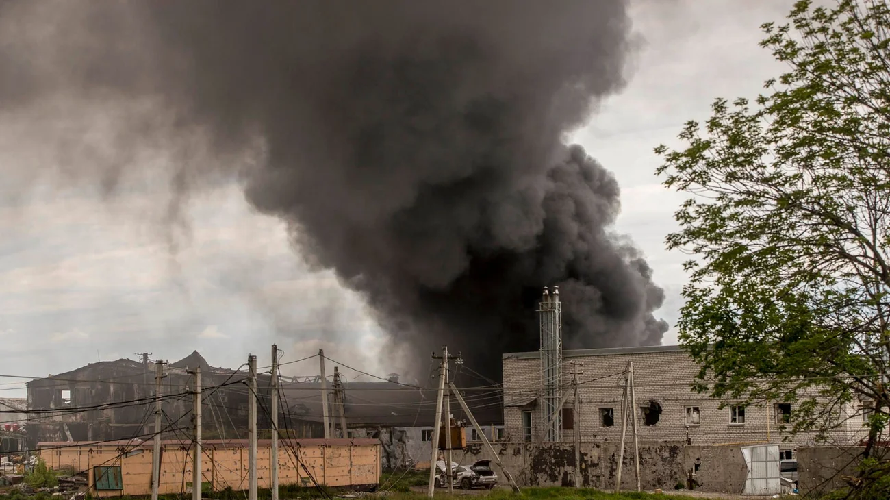 Guerra en Ucrania emite el mismo CO2 que 120 millones de autos