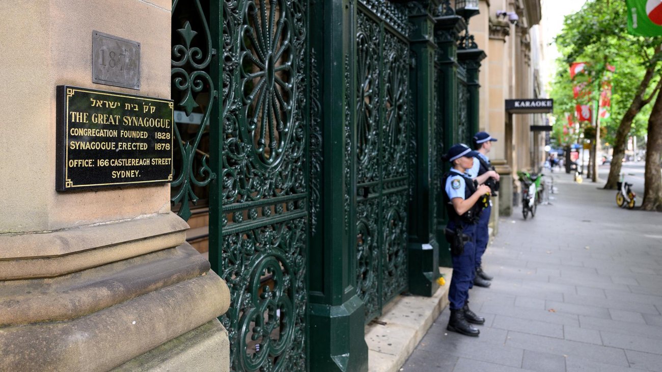 Hombre recibe tres años de prisión en Australia por saludo nazi