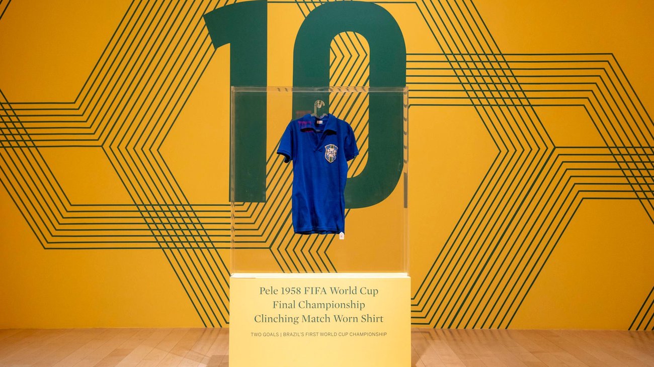 Camiseta usada por Pelé en la final de 1958 se vendió en $4.9 mdd