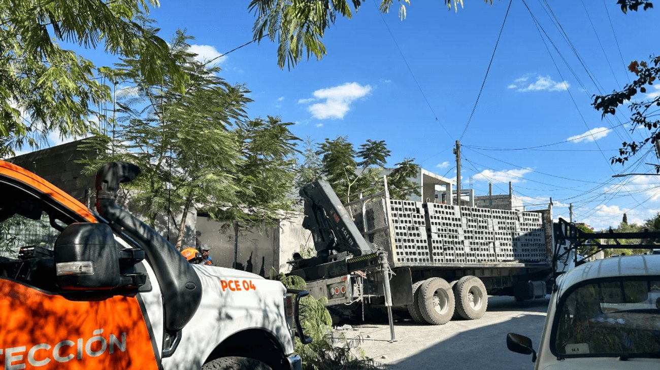 Bloques de construcción caen sobre trabajador en Escobedo