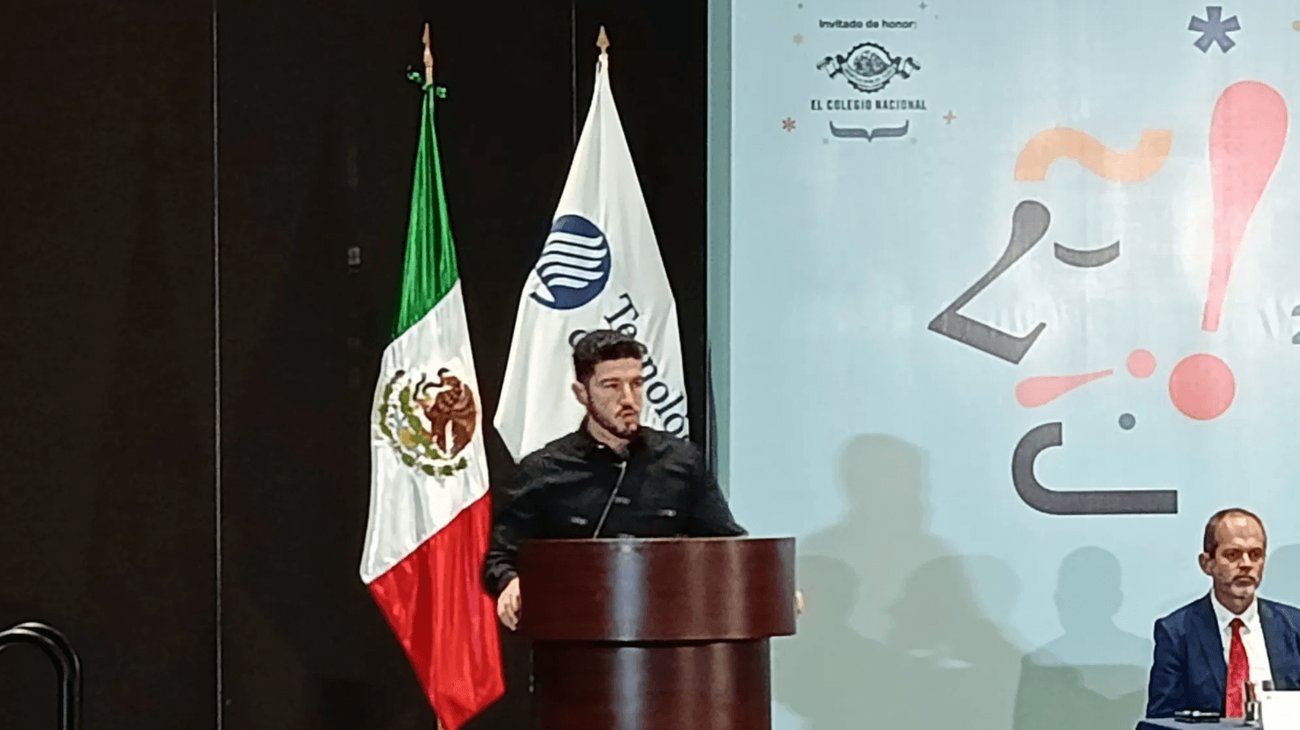 Nuevo León analiza cómo usar celulares dentro de las aulas