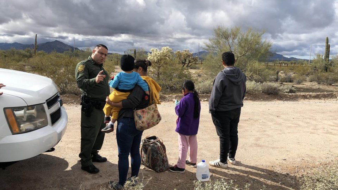 Arizona busca dejar a rancheros disparar a migrantes