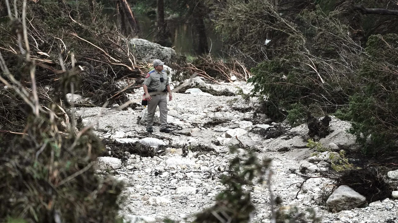 Bajan de 100 a 3 los desaparecidos por inundaciones en Texas