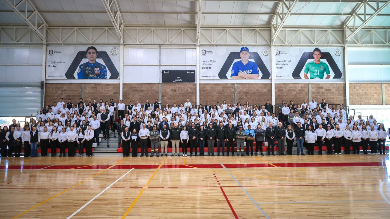 Entregan uniformes a empleados municipales de Santiago