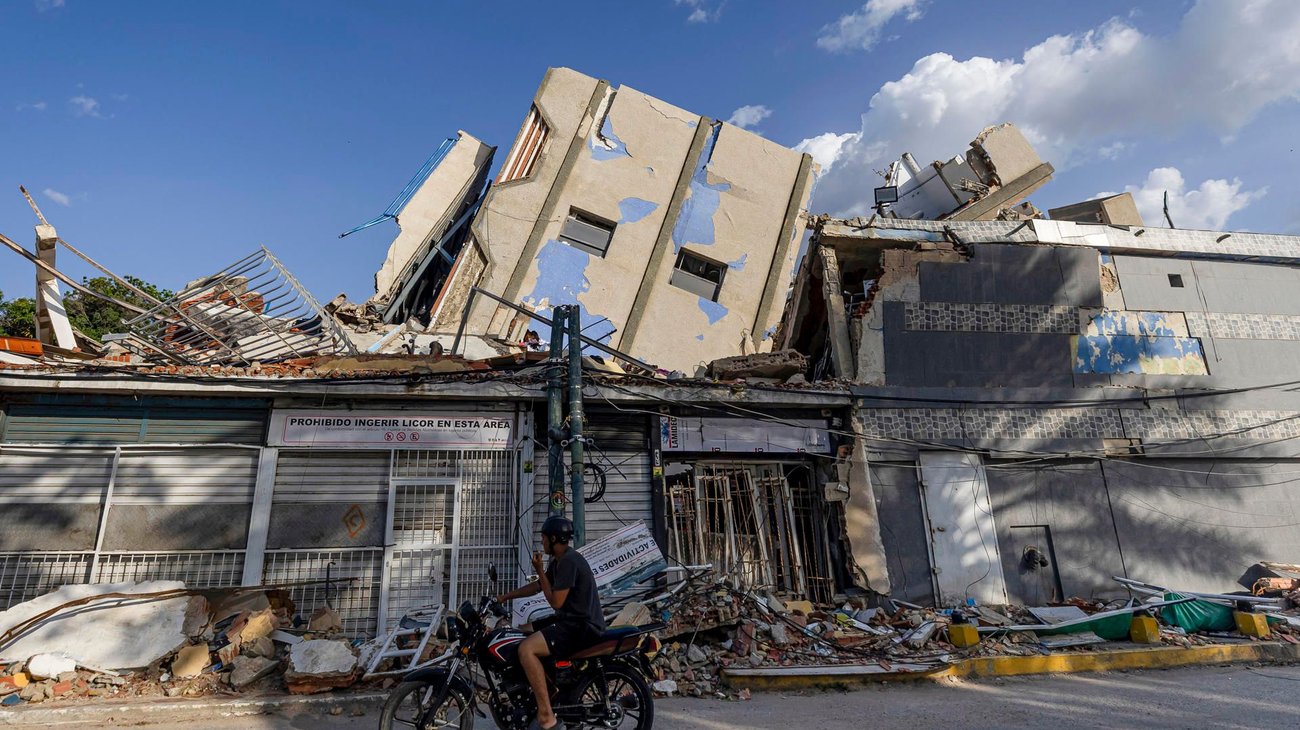 Aumentan a 4.930 los muertos por los terremotos en Venezuela