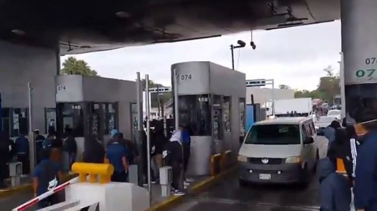 CNTE y normalistas liberan paso en caseta de Tlalpan
