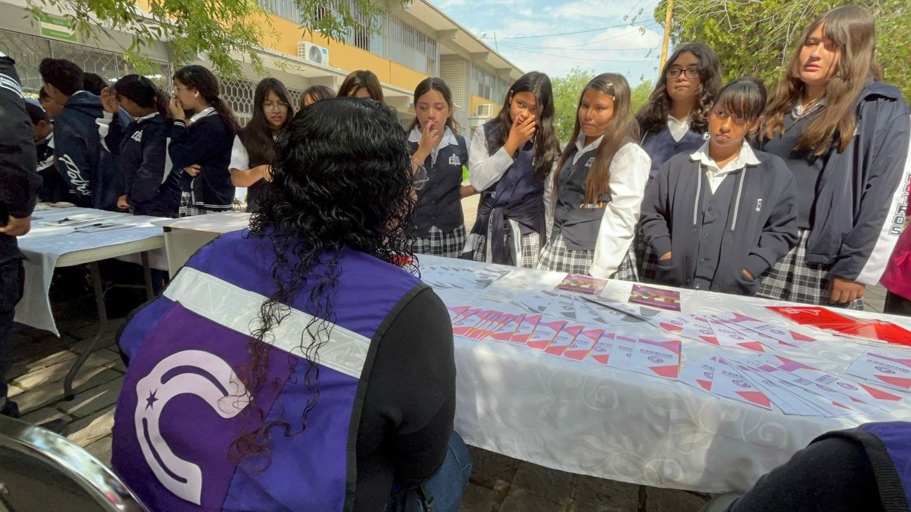 Instalan Punto Violeta en secundaria para prevenir violencia