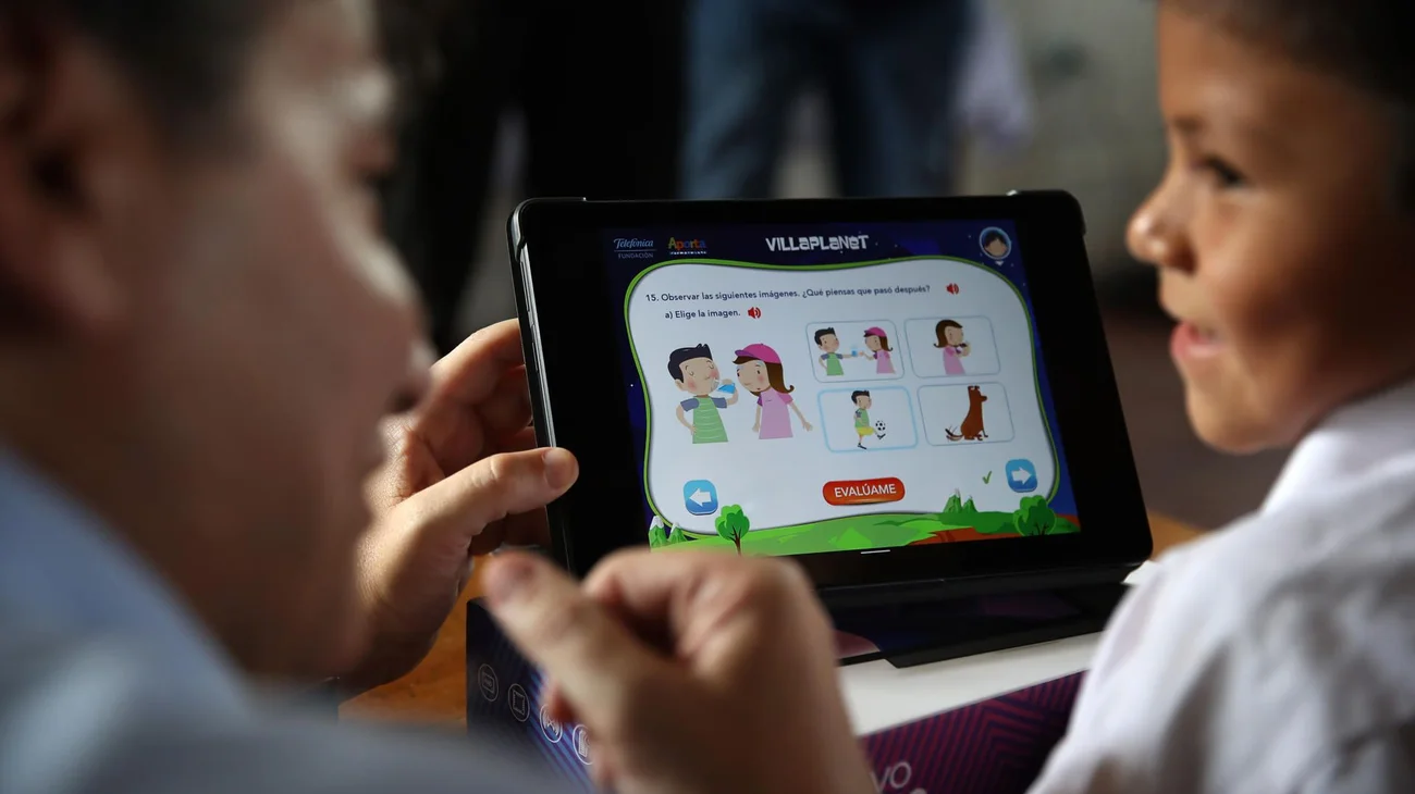 Nueva York planea prohibir celulares y tabletas en escuelas