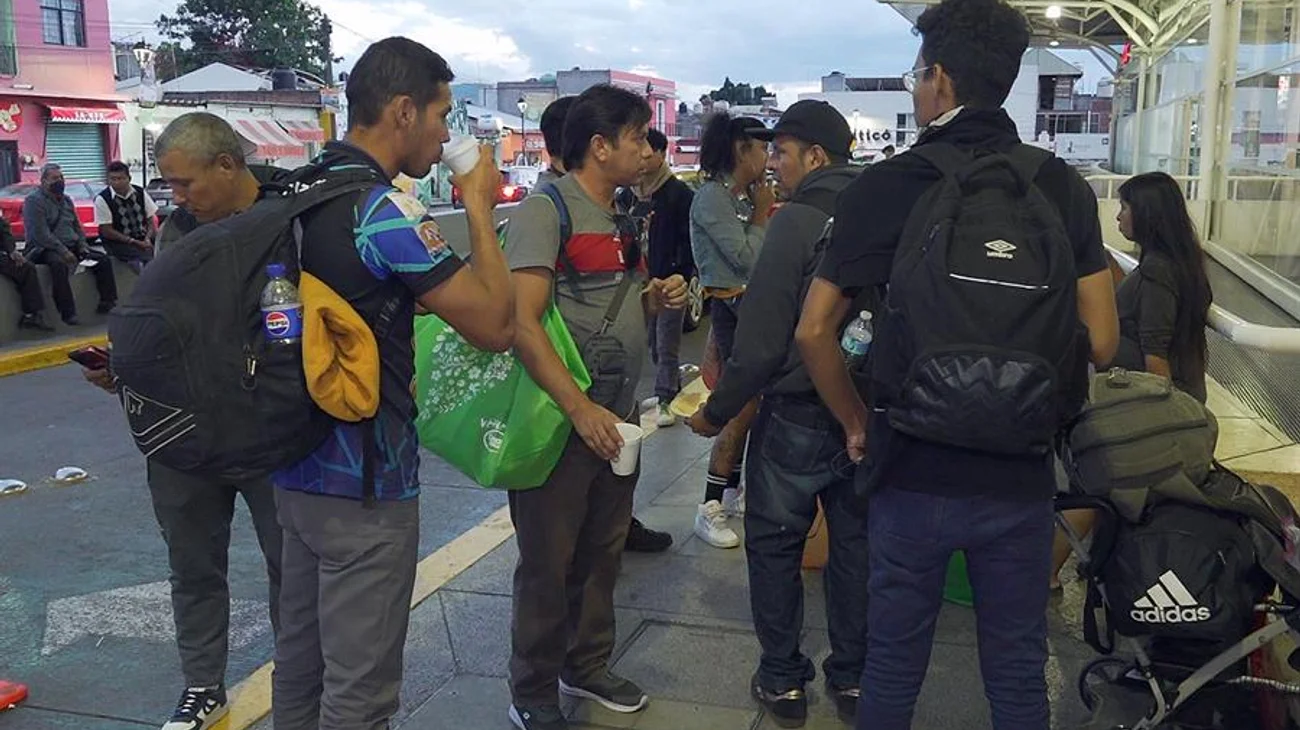 Comunidades indígenas auxilian a migrantes varados al sur