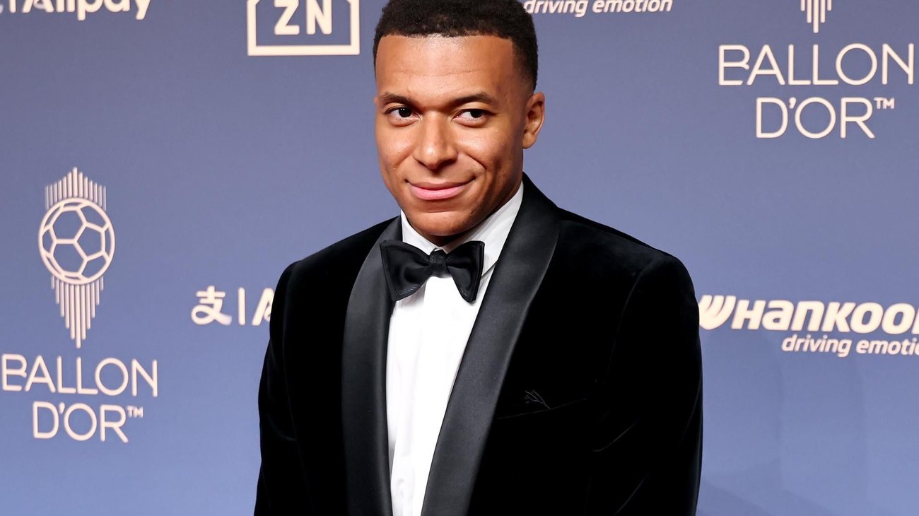 Mbappé pide disculpas tras declaraciones sobre meme chino