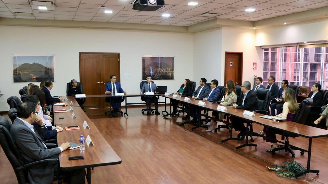 Se reúne Ulises Carlin con encargados de bancos nacionales