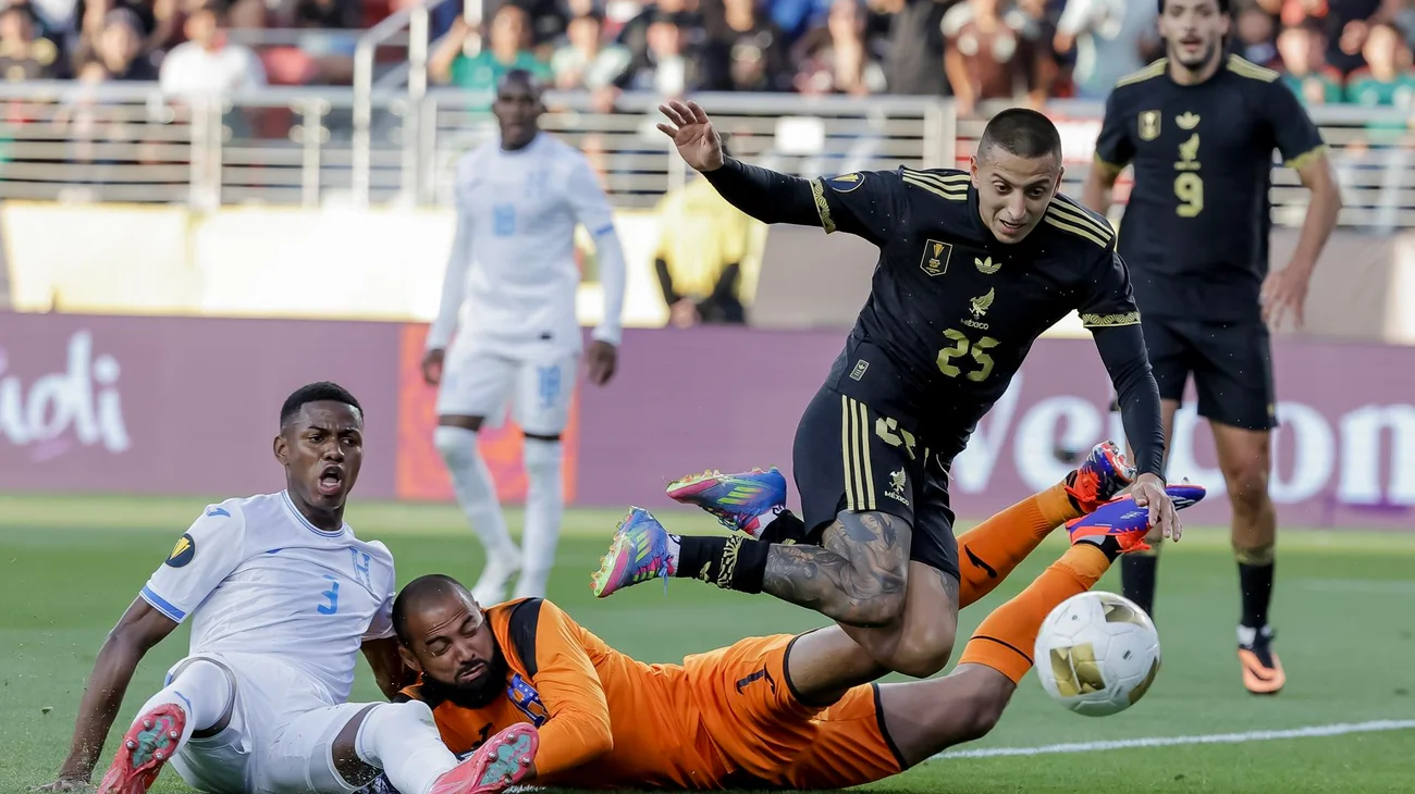 México sufre, pero derrota a Honduras y es finalista de Copa Oro