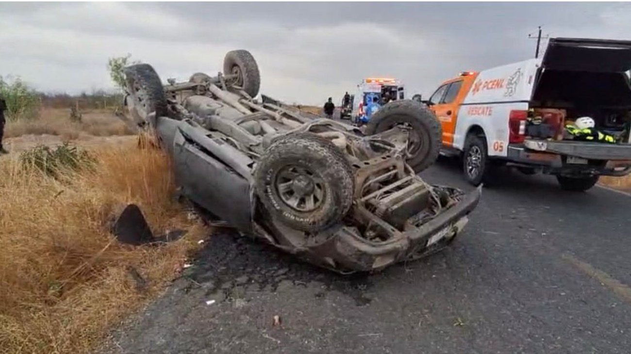 Mueren dos personas tras volcadura en Bustamante