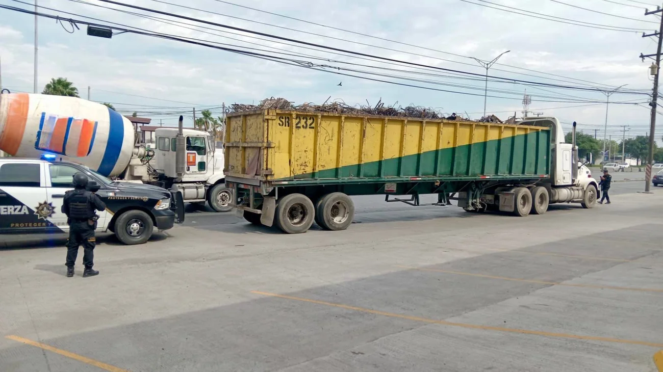 Detienen a hombre por tirar 30 toneladas de chatarra