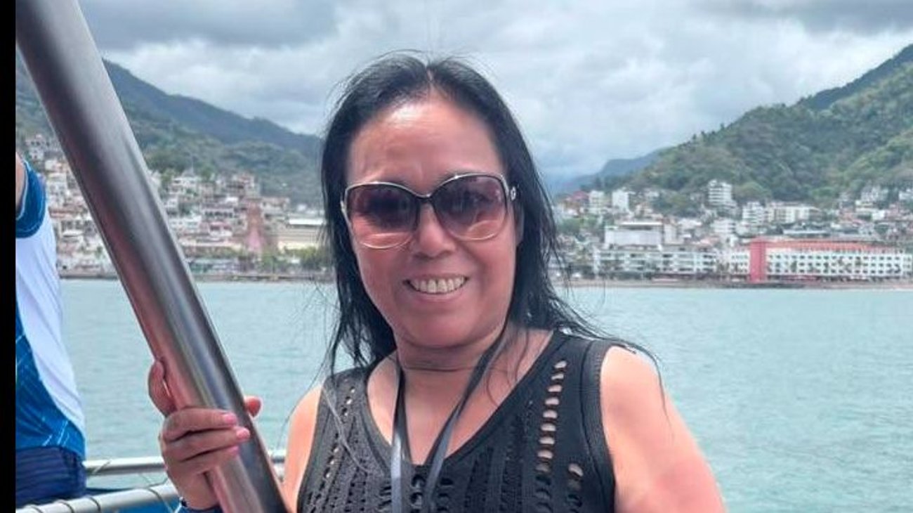 Despiden en redes a mujer fallecida por caída de anuncio