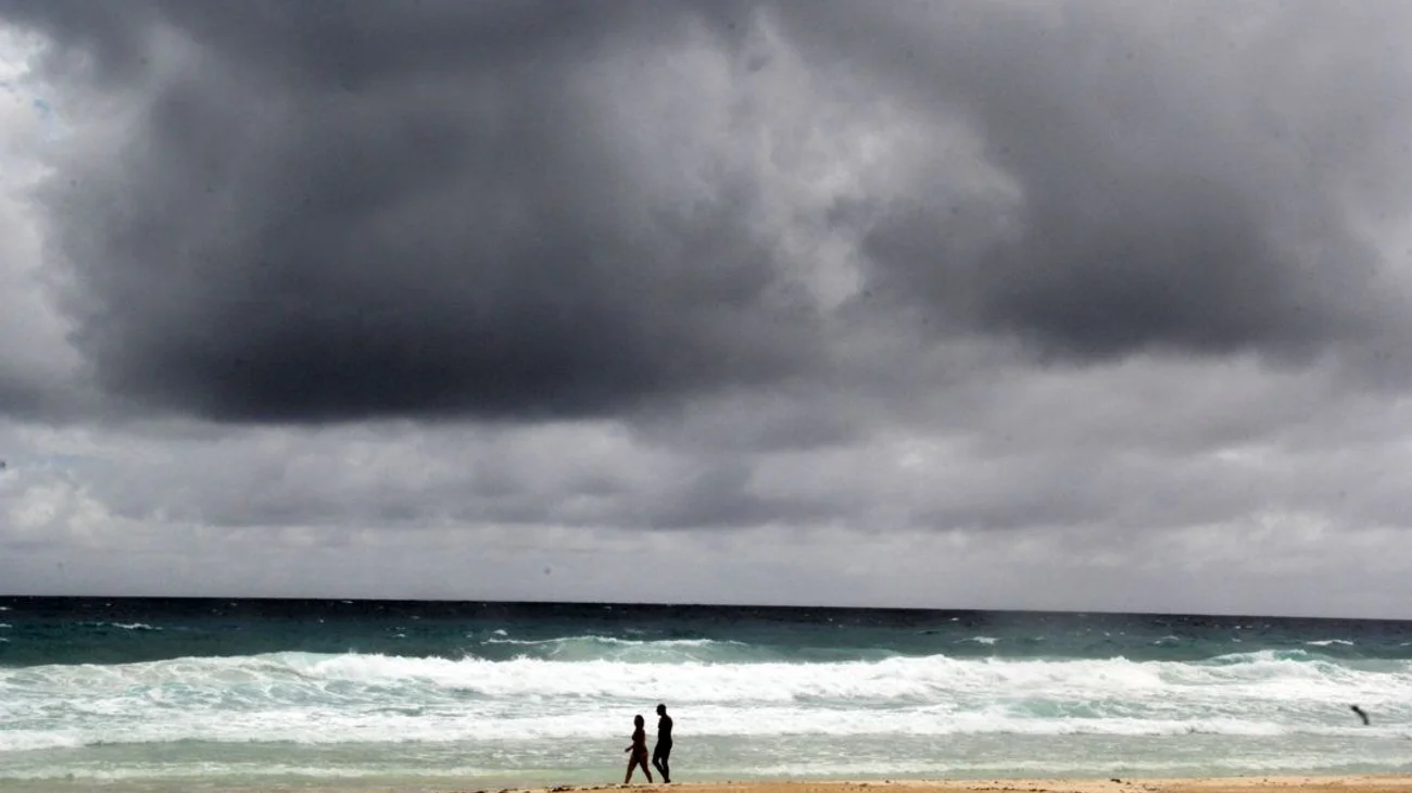 Sigue alerta por Nadine, ahora como depresión tropical