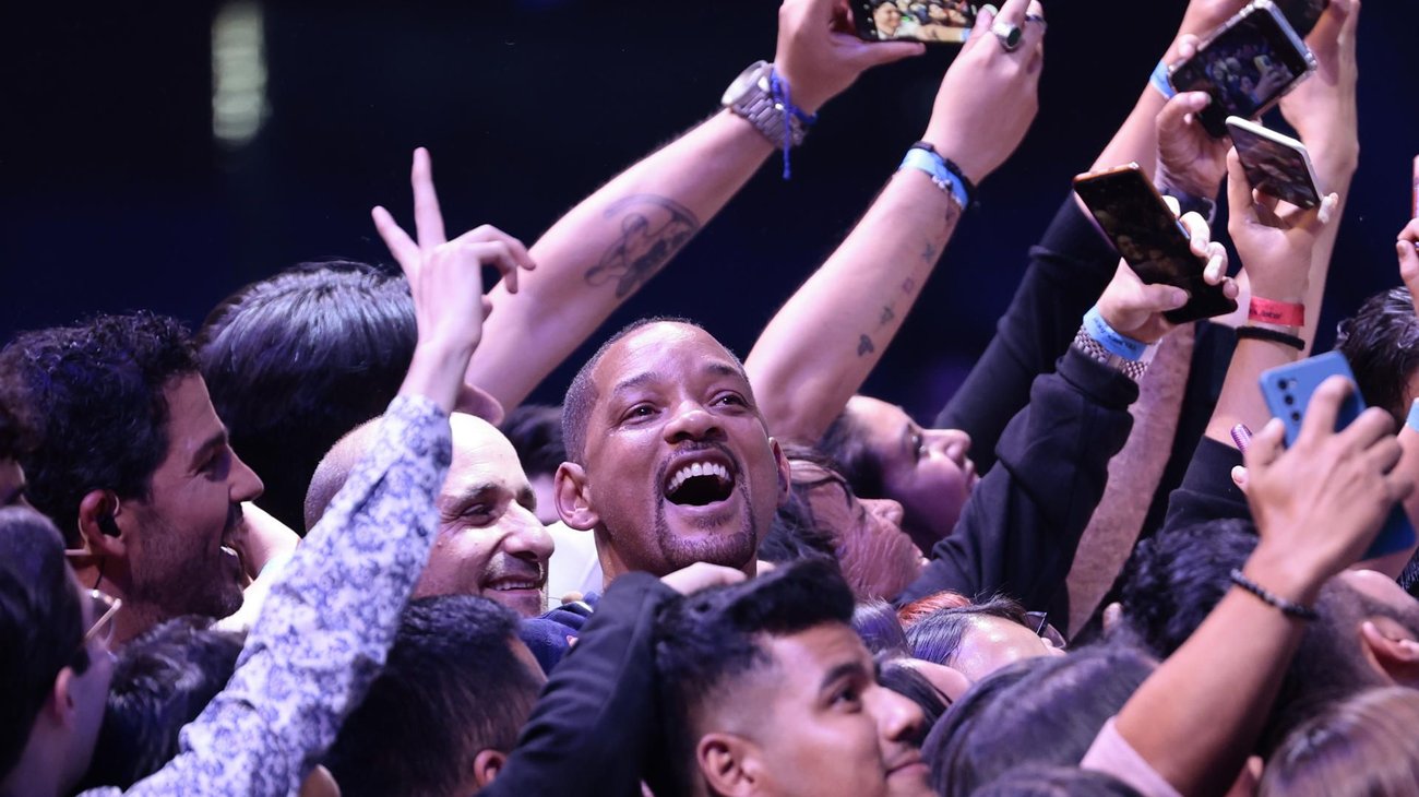 Internet es brutal y feroz, dice Will Smith, tras bofetada 