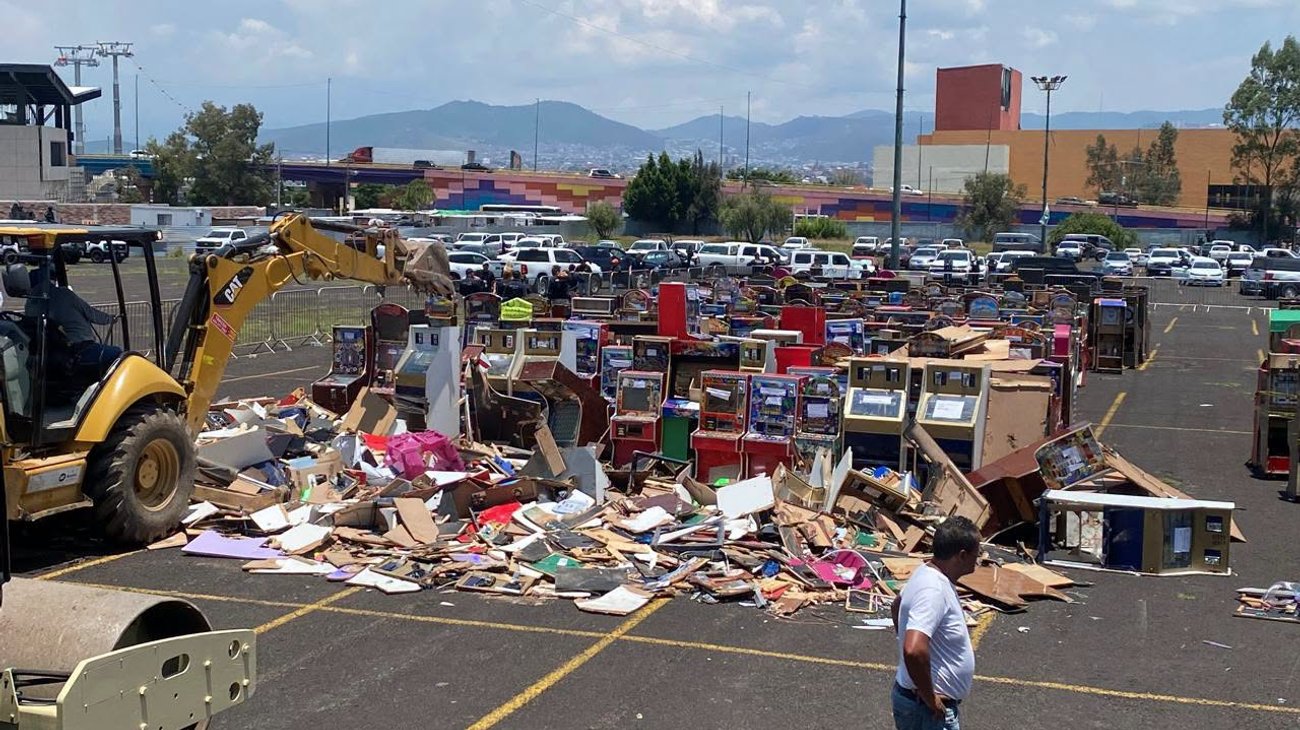 Michoacán destruye 721 tragamonedas del crimen