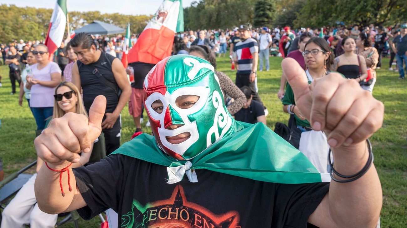 Mexicanos de Nueva York celebran el Grito con mesura
