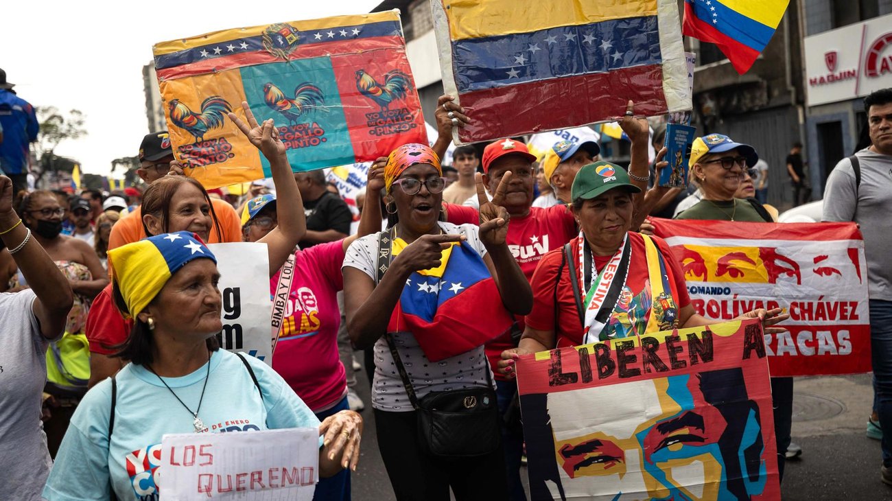 Chavistas marchan en Caracas para exigir liberación de Maduro