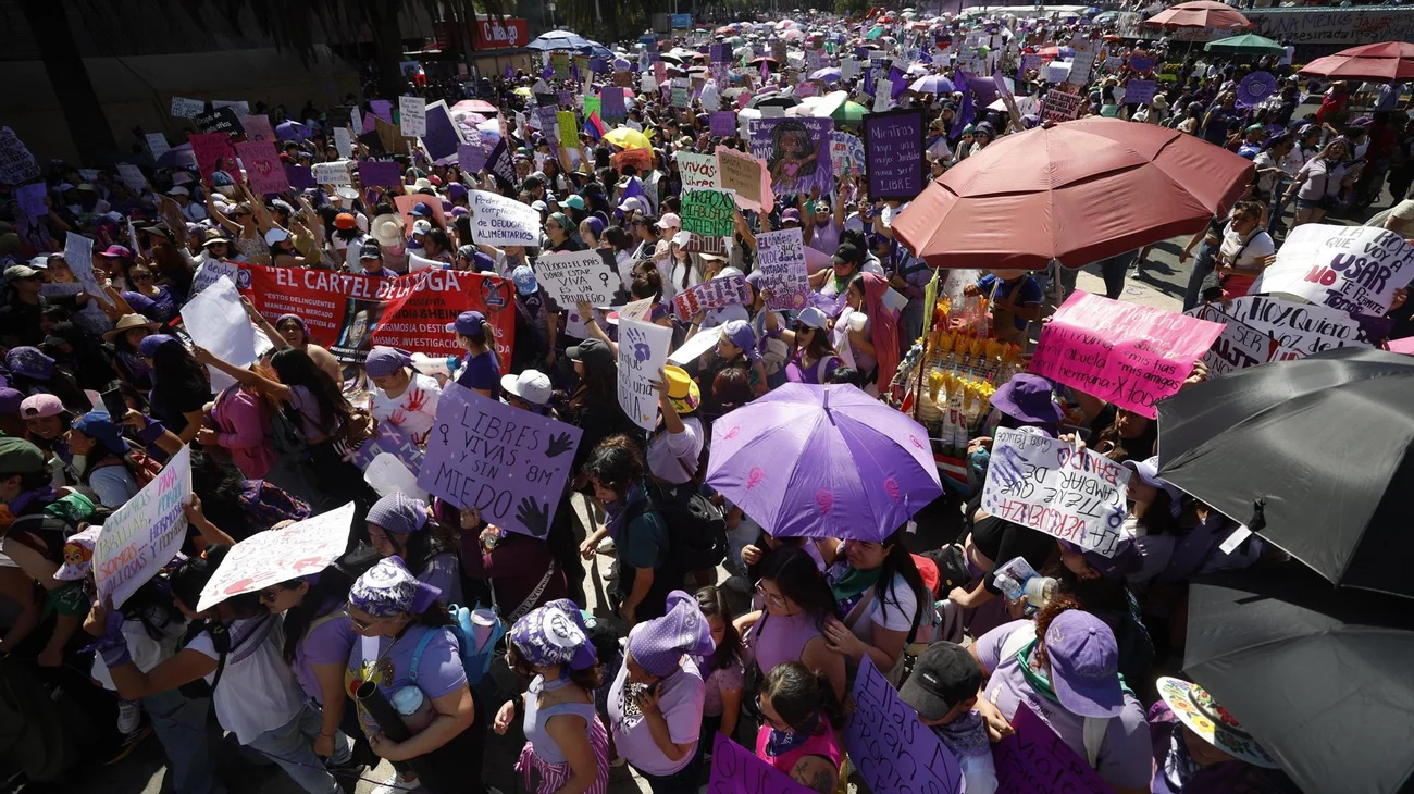 CDMX estima que asistieron más de 200,000 mujeres a marcha del 8M