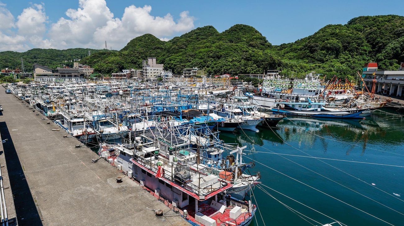 Tifón Bavi provoca apagones y cancelaciones de vuelos en Japón
