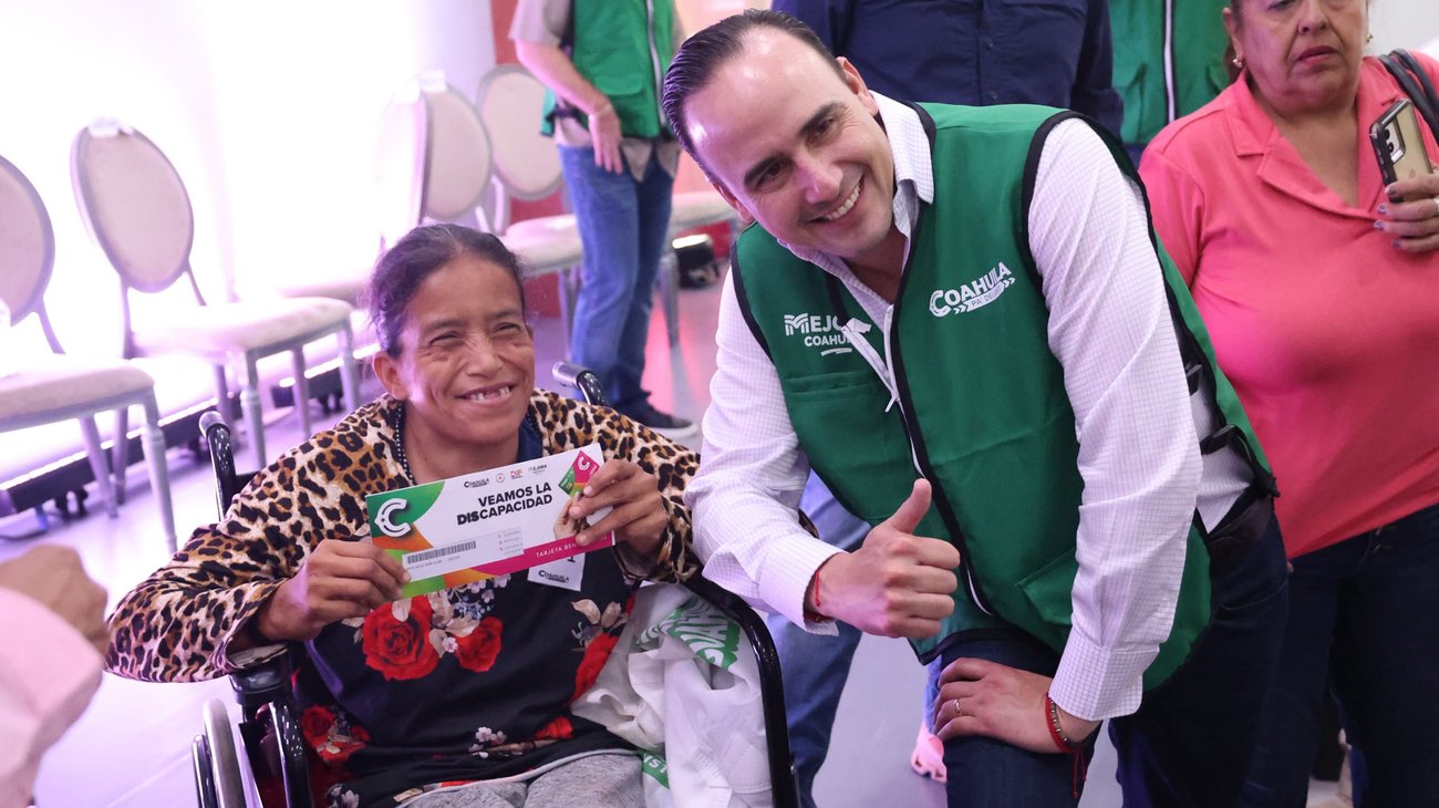 Entregan apoyos de $10,000 pesos a personas con discapacidad