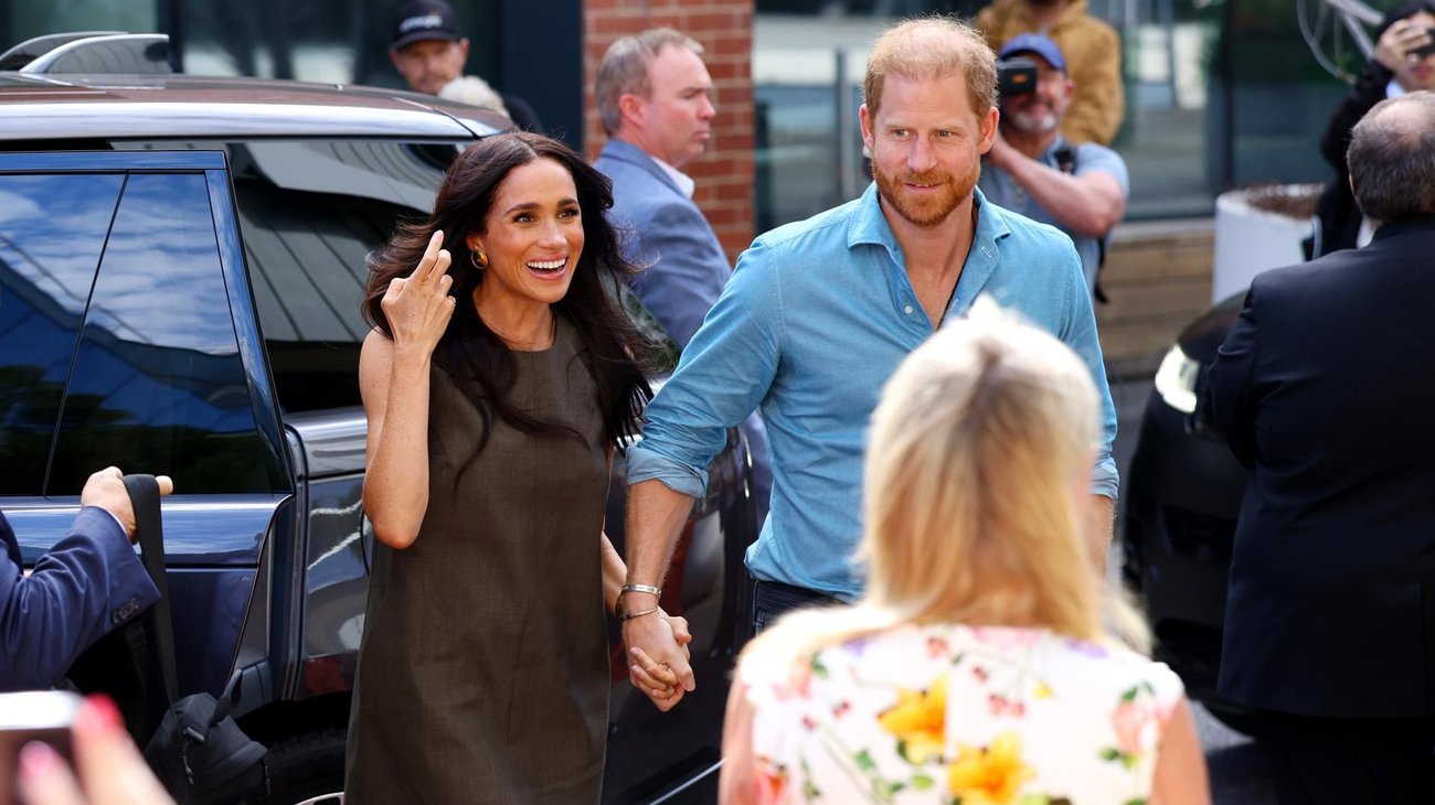 Rey Carlos III: Enrique y Meghan siguen fuera de la familia real